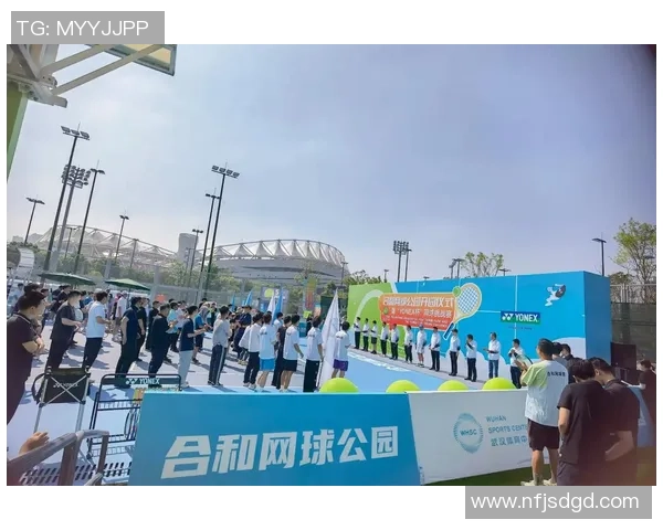 武汉网球队的默契配合揭秘：网球场上的团队精神与战术分析