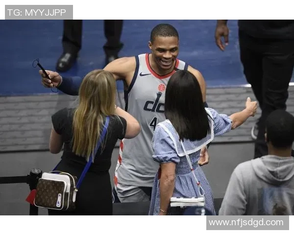 足球明星温暖心灵安慰球迷视频传递希望与力量 足球明星温暖心灵安慰球迷视频传递希望与力量