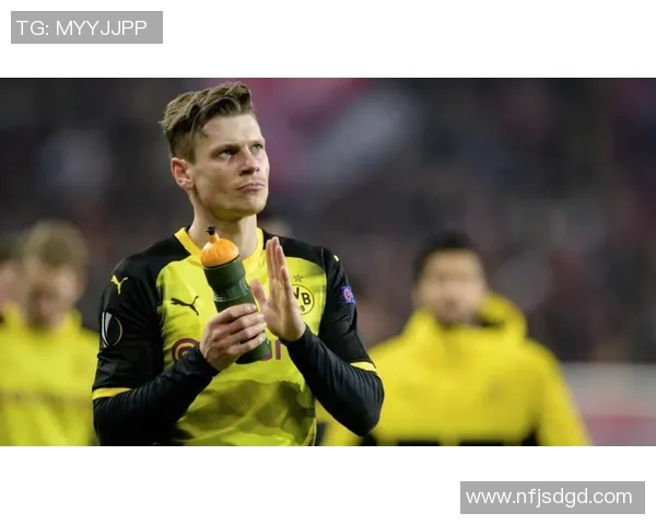 足球明星退役年龄探讨及其对职业生涯的影响分析 足球明星退役年龄探讨及其对职业生涯的影响分析